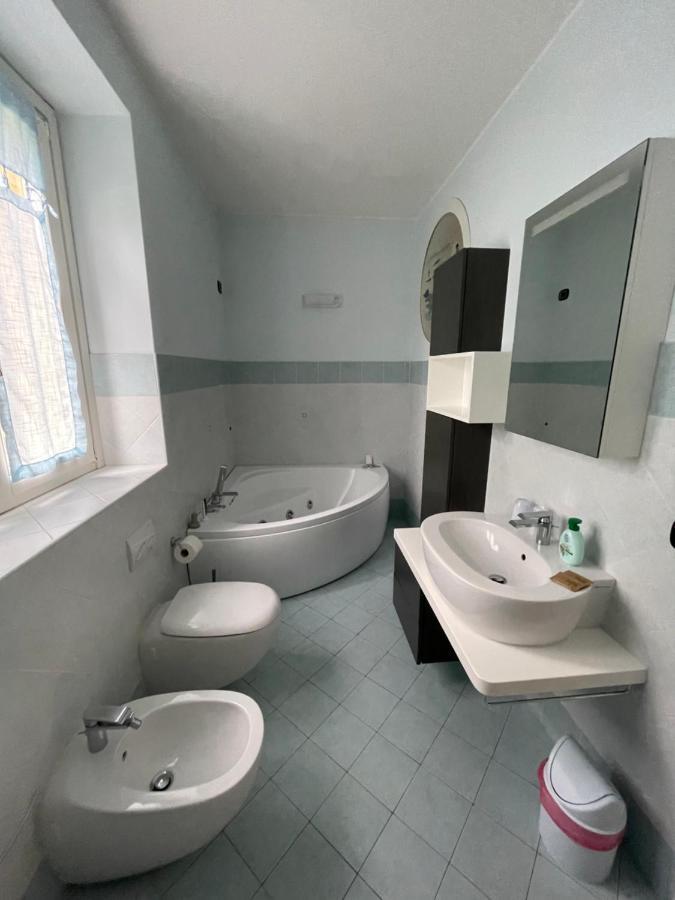 Cottage Il Cigno Con Accesso Al Lago - Como Lake Dervio Exteriör bild